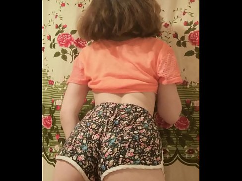❤️ Seksīga jauna skaistule izģērbjas no šortiem kamerā ❤️ Porno pie lv.makesexnotwar.ru ☑
