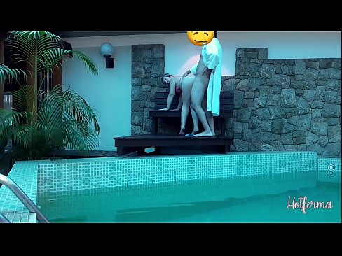 ❤️ Boss uzaicina kalponi uz baseinu, bet nevarēja pretoties karstu ❤️ Porno pie lv.makesexnotwar.ru ☑