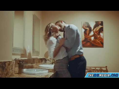 ❤️ Kad krūtiska blondīne pavedina tevi publiskā tualetē ❤️ Porno pie lv.makesexnotwar.ru ☑